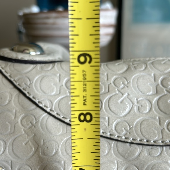 Large GUESS Bag - Picture 13 of 15